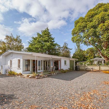 Lake Edge Cottage - Waitahanui Holiday Home Eksteriør bilde