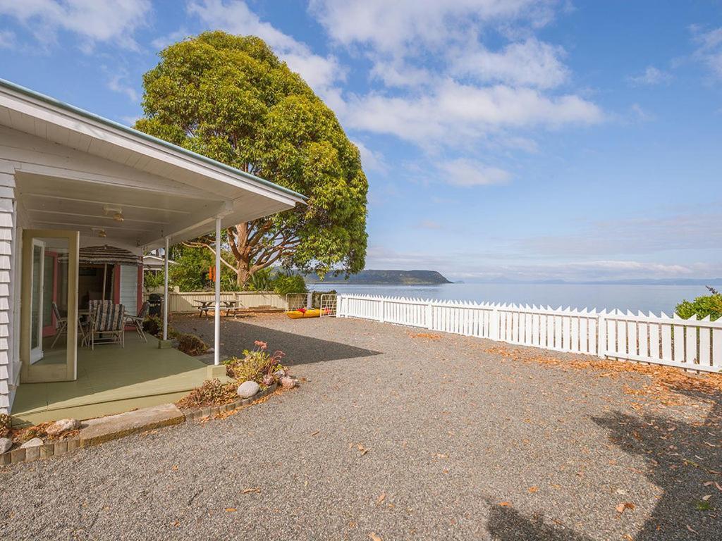 Lake Edge Cottage - Waitahanui Holiday Home Eksteriør bilde