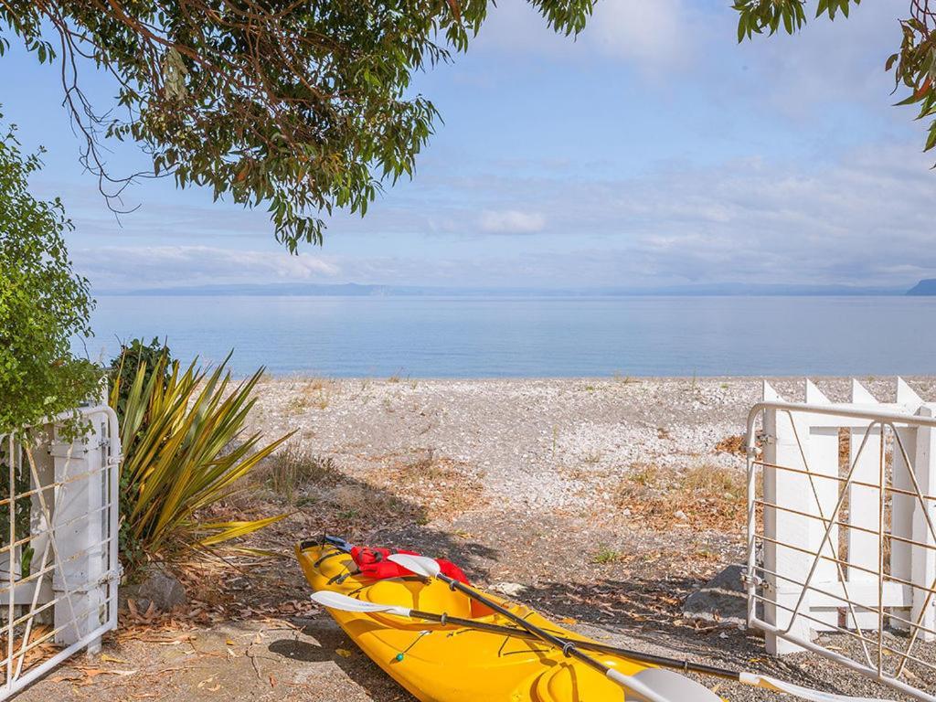 Lake Edge Cottage - Waitahanui Holiday Home Eksteriør bilde