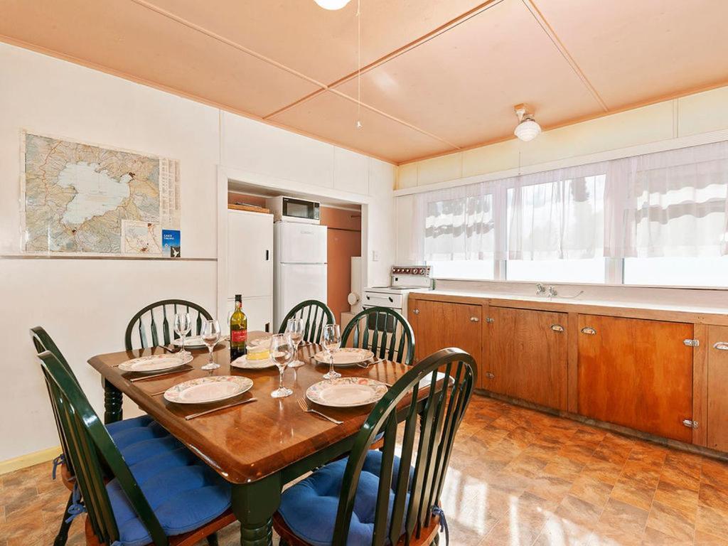 Lake Edge Cottage - Waitahanui Holiday Home Eksteriør bilde