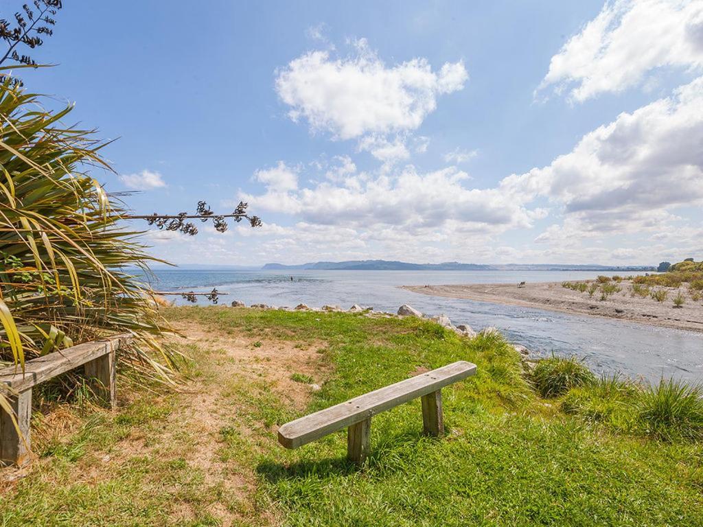 Lake Edge Cottage - Waitahanui Holiday Home Eksteriør bilde
