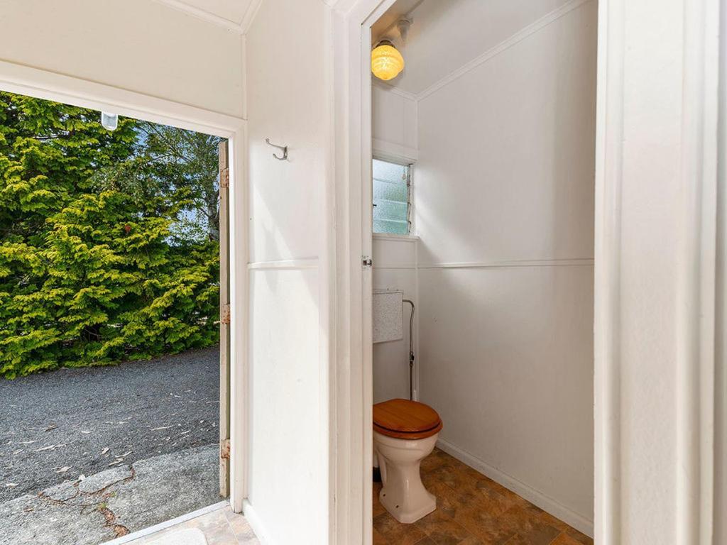 Lake Edge Cottage - Waitahanui Holiday Home Eksteriør bilde