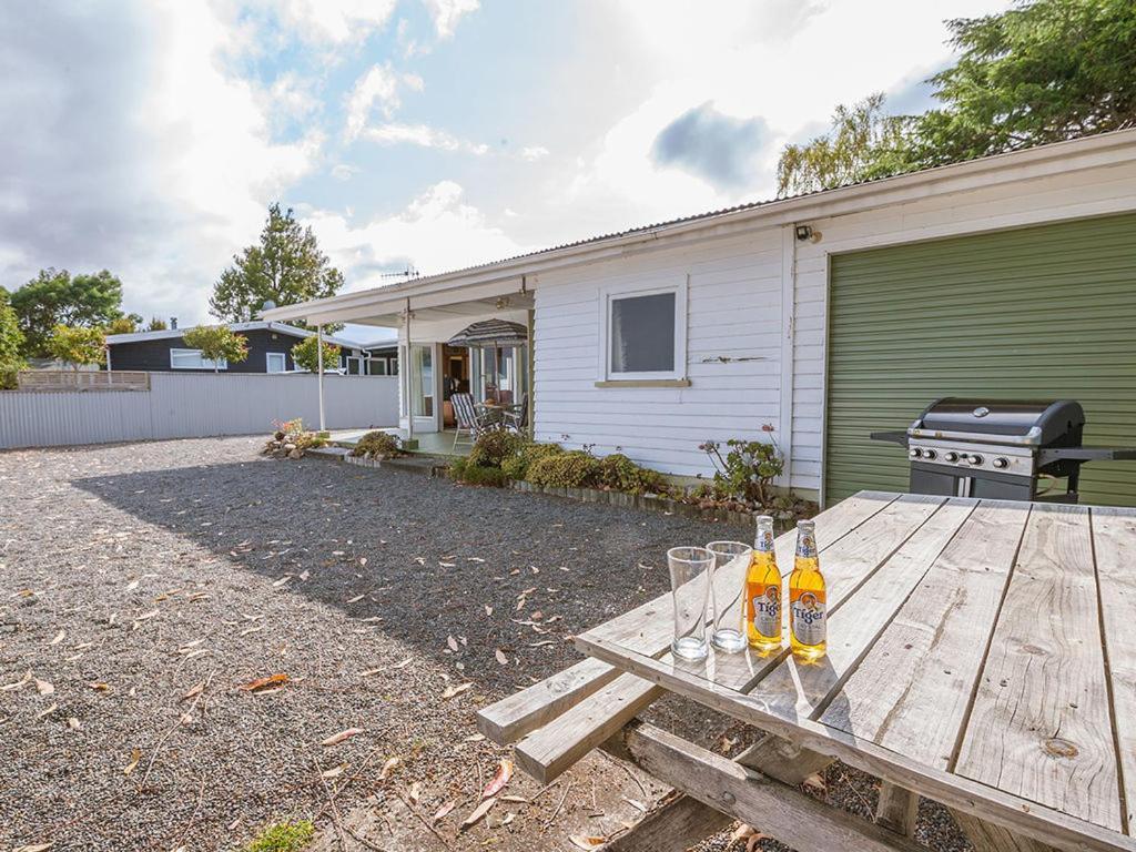 Lake Edge Cottage - Waitahanui Holiday Home Eksteriør bilde