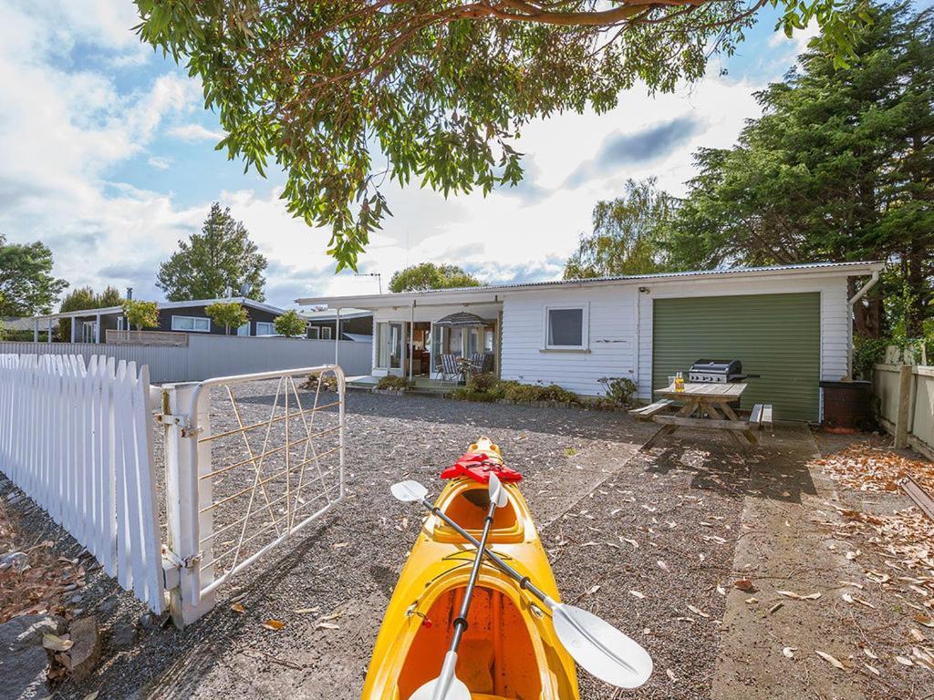 Lake Edge Cottage - Waitahanui Holiday Home Eksteriør bilde