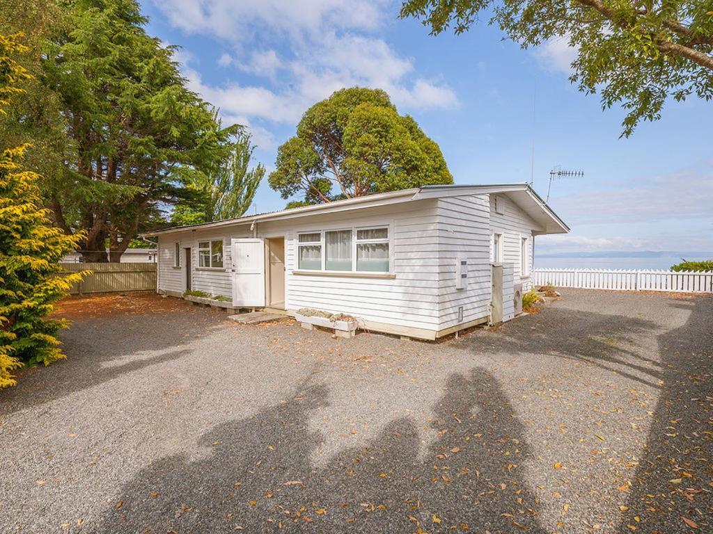 Lake Edge Cottage - Waitahanui Holiday Home Eksteriør bilde